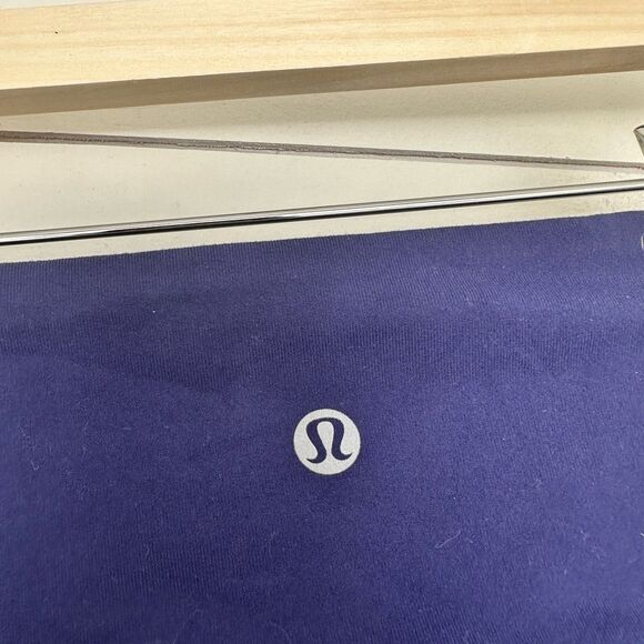 Lululemon Women’s 2 Blue Mesh Cropped Pants See Measurements - Picture 3 of 4